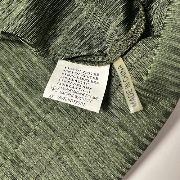 Elli White olive green top with gold button details - Picture 7 of 8